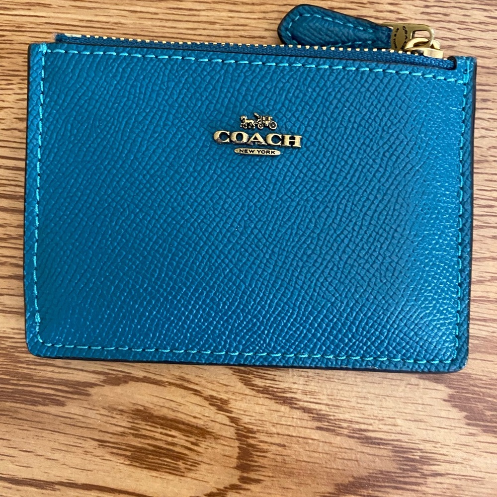 KEY POUCH WITH GUSSET (COACH F65566)
SV/TURQUOISE NWOT